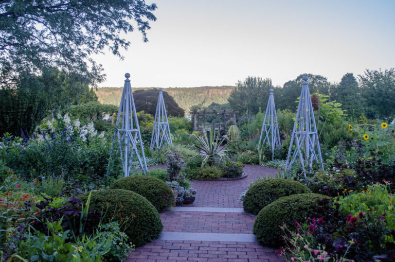 Flower garden to palisades