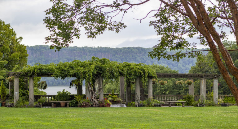 Gardens pergola Wave Hill 04 1